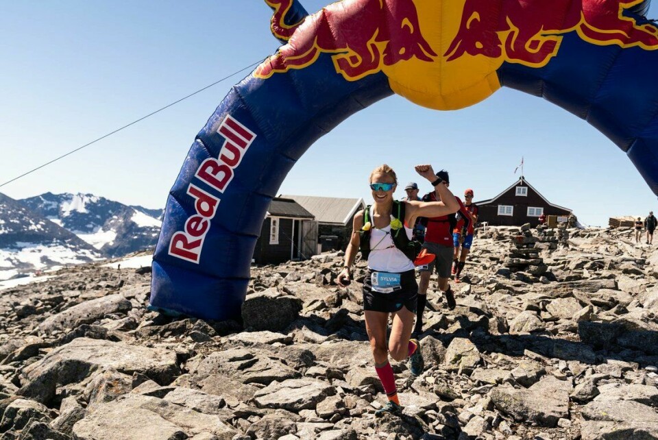 Sterke startfelt i NM terrengultra / KRSUltra 27. april Sylvia Nordskar passerer Fannaråkhytta etter 5 km - og ser allerede ut som en vinner, og hun vant - slik også broren Gjermund gjorde. (Foto: Bård Basberg/XREID)