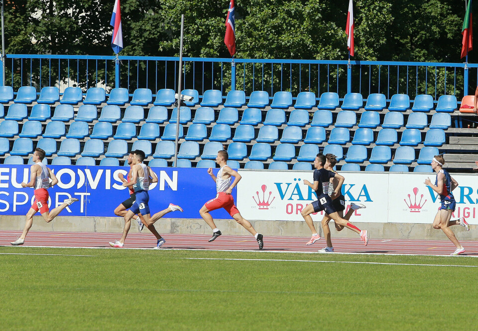 Imponerende løping av Solbu på 800 meter - finaleklar! Heat1_etter_560m_Solbu_nest_sist_AZ3T0883.jpg