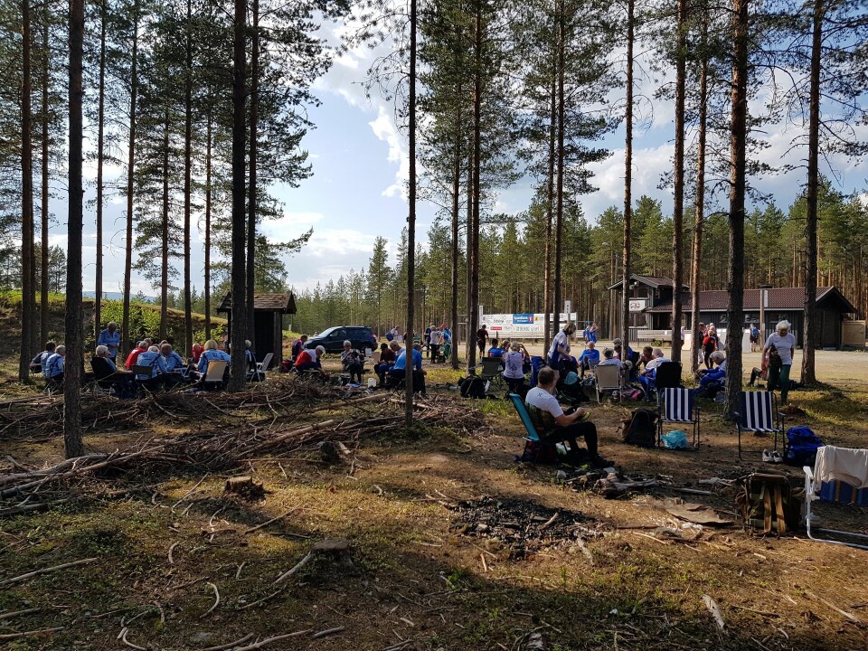 Varmt og lettløpt på furumoen i Elverum Varmt på samlingsplass fint i skyggen.jpg