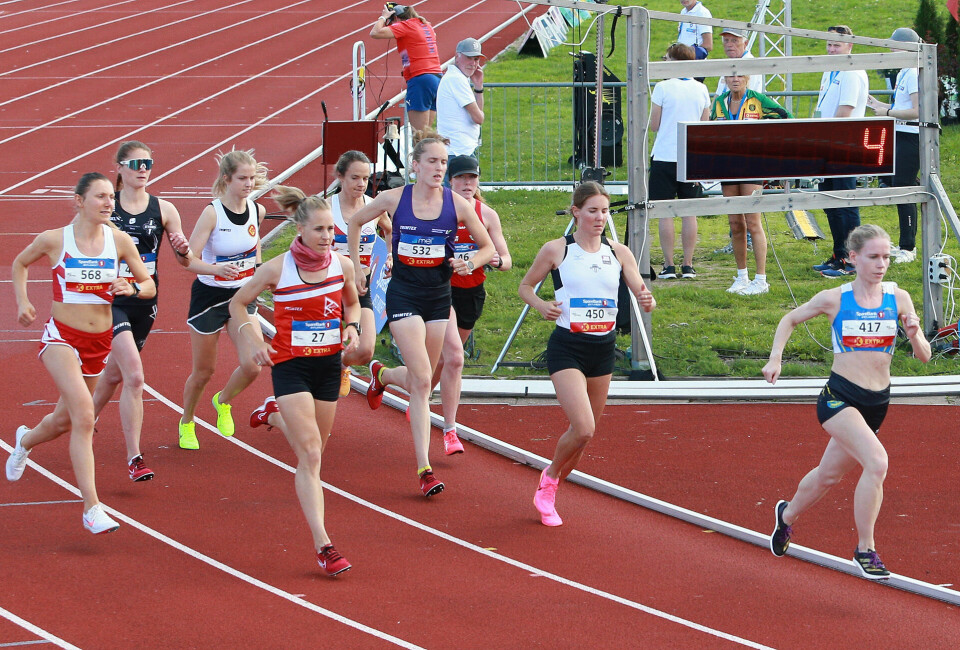 Hanne Mjøen Maridal løp inn til 10 000 m-gull med et smil om munnen (oppdatert) 10000m_kvinner_finale_start_hele_feltet_AZ3T1855.jpg