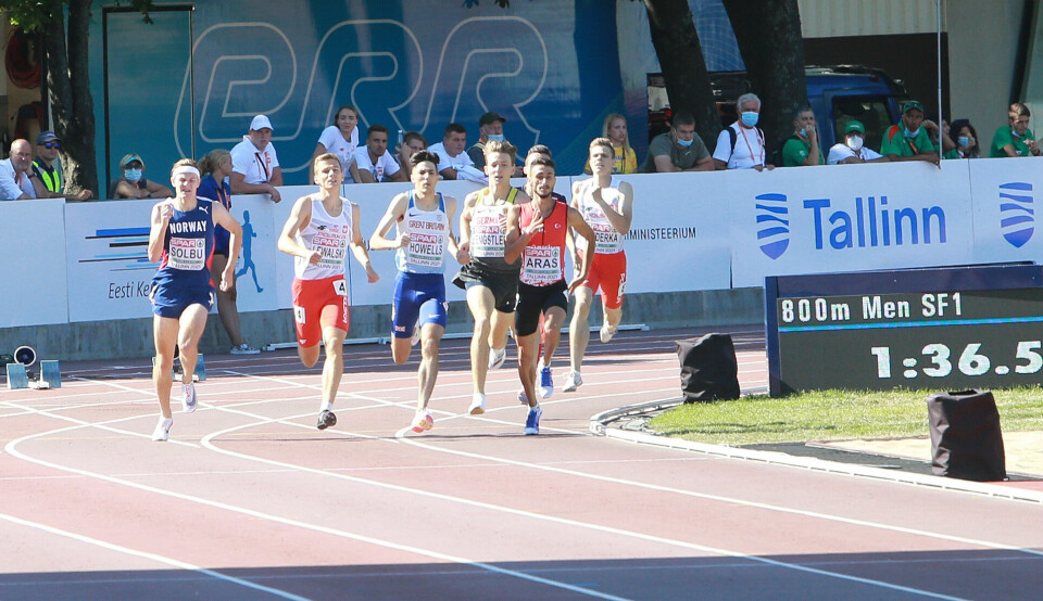 Imponerende løping av Solbu på 800 meter - finaleklar! Heat1_Solbu_ut_i_3bane_passerer_resten_AZ3T0918.jpg