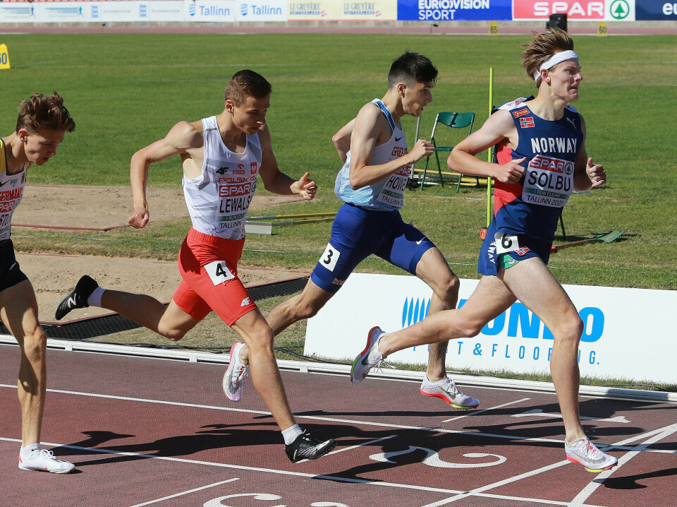 Imponerende løping av Solbu på 800 meter - finaleklar! Maalstreken_Solbu_enkelt_foran_3kjemper_om_to_sikre_finaleplasser_AZ3T0941.jpg