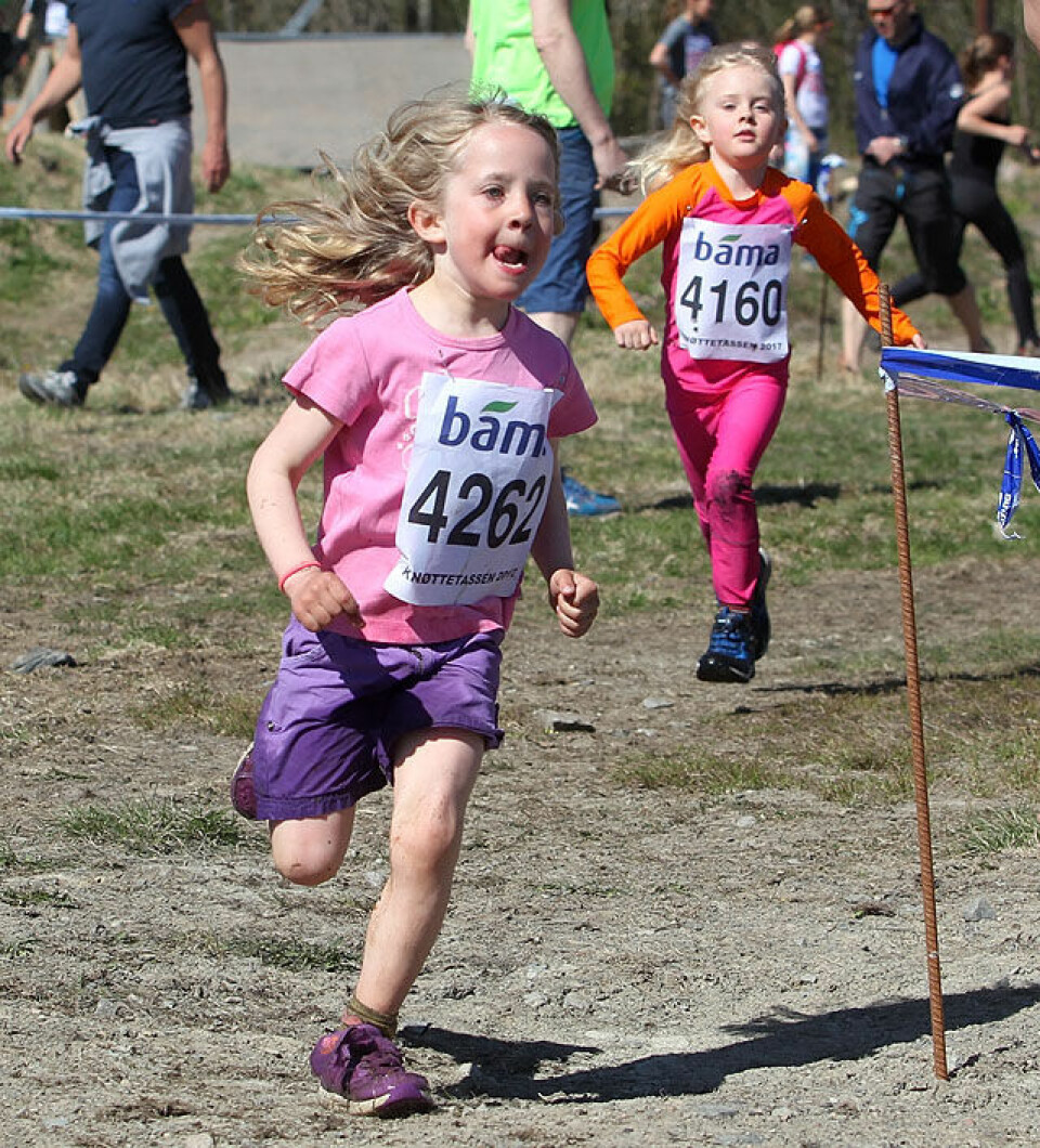 Nydalens Skiklub tok dobbel i sommervarmt Råskinn (39 bilder og 3 videoer) Edith_Bredesen_Fossholt_Hedalen_Thora_Perlestenbakken_Drammen_begge_2011_A20G2780.jpg