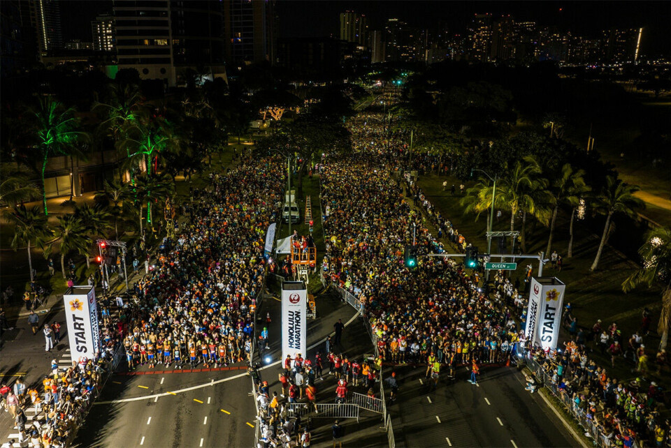 Starten av Honolulu Marathon går allerede klokka 5 om morgenen. (Foto: arrangøren) Starten av Honolulu Marathon går allerede klokka 5 om morgenen. (Foto: arrangøren)