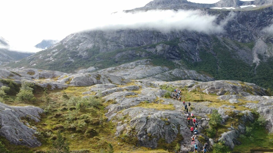 Ingrid Festø og Erland Åkra Eldrup vant Børvasstindan Classic Kø_i_fjellet.jpg