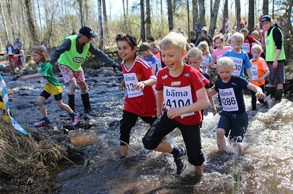 Nydalens Skiklub tok dobbel i sommervarmt Råskinn (39 bilder og 3 videoer) Over_bekken_1_IMG_5491.jpg