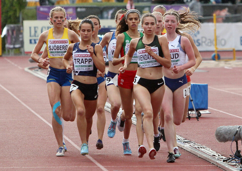 EM U20: Mari Ruud prøvde å nå finalen på 3000 m og lå i tet i 2000 m 3000m_jenter_980m_Mari_faller_bakover_1280_A20G2402.jpg