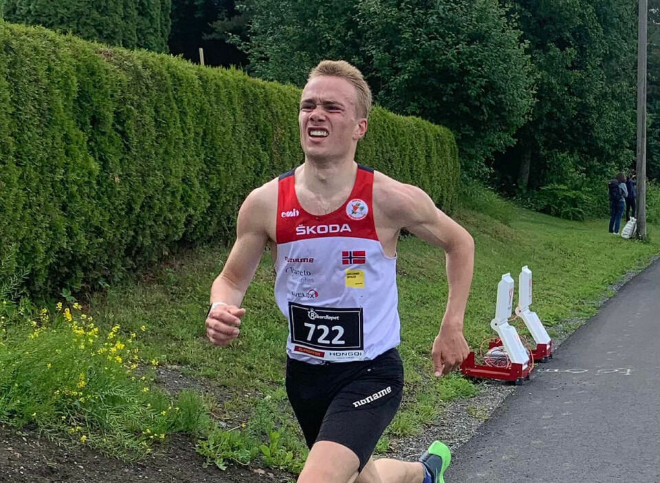 Kasper Fosser vant suverent søndag formiddag, og satte løyperekord på 5 kilometer. (Foto: Rekordløpet) Kasper Fosser vant suverent søndag formiddag, og satte løyperekord på 5 kilometer. (Foto: Rekordløpet)