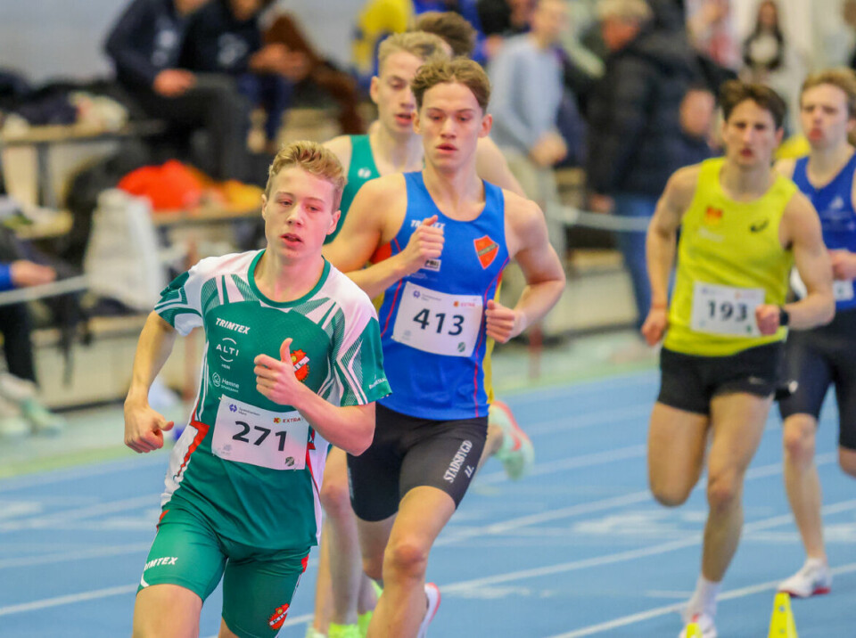Programmessig seier til Håkon Moe Berg på 800 m i UM Storfavoritten i front fra start.jpg