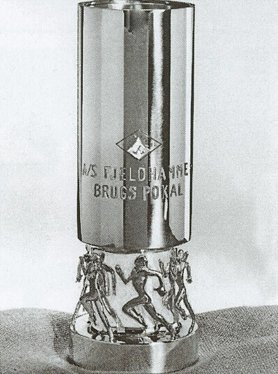 Fjellhamarstafetten fyller 70 år og feirer i medvind onsdag Fjeldhammer_Brugs_pokal.jpg