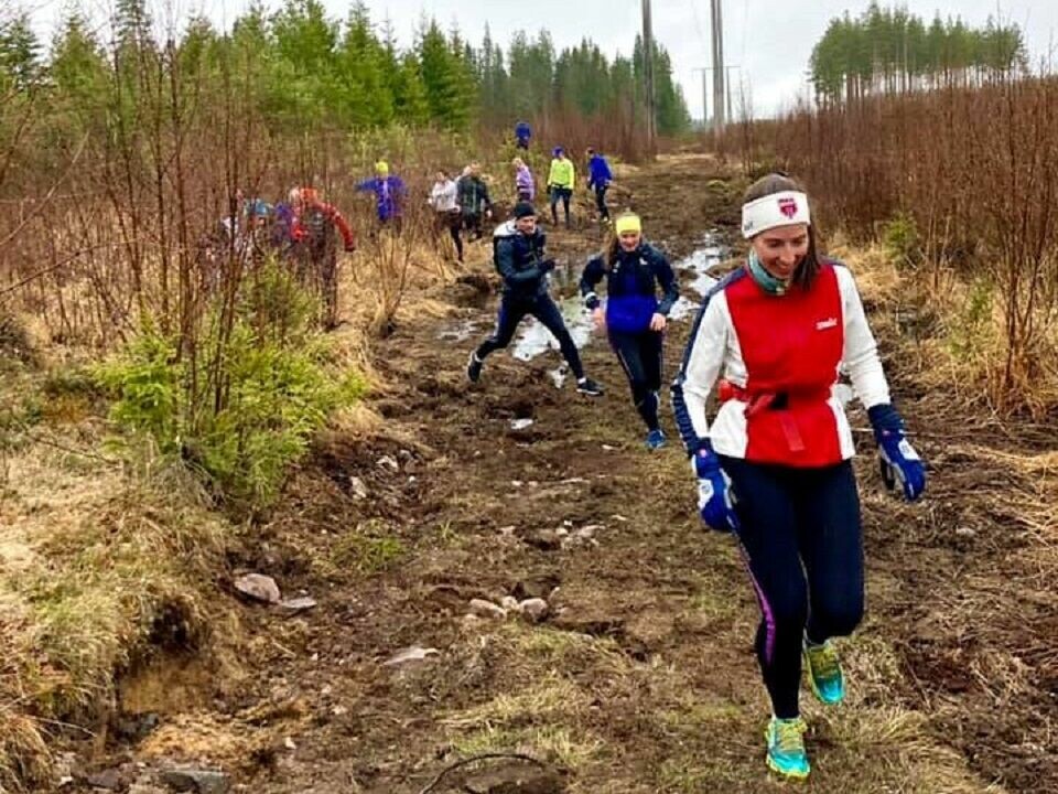 Hompetitten er vårcupens mest krevende løp rent teknisk. Her fra en rekognosering under Kondistreningas søndagstur tidligere i vår da det også var en del bløtere i terrenget. (Foto: Reidun Andreassen) Hompetitten er vårcupens mest krevende løp rent teknisk. Her fra en rekognosering under Kondistreningas søndagstur tidligere i vår da det også var en del bløtere i terrenget. (Foto: Reidun Andreassen)