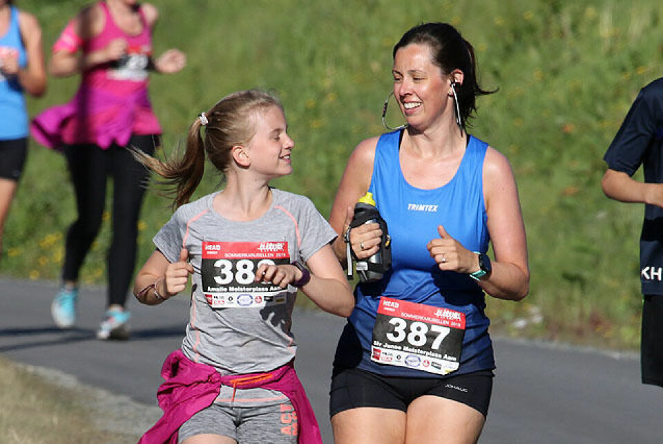 Amalie og Siv Janne Meisterplass Aam er godt i gang med sin 5km i Sommerkarusellen. Amalie og Siv Janne Meisterplass Aam er godt i gang med sin 5km i Sommerkarusellen.