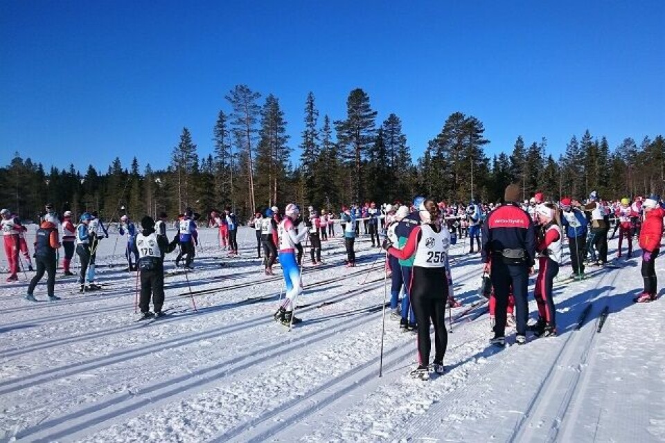 Rå staking i påskeskirenn i Tørberget Munksjoen_i_sol.jpg