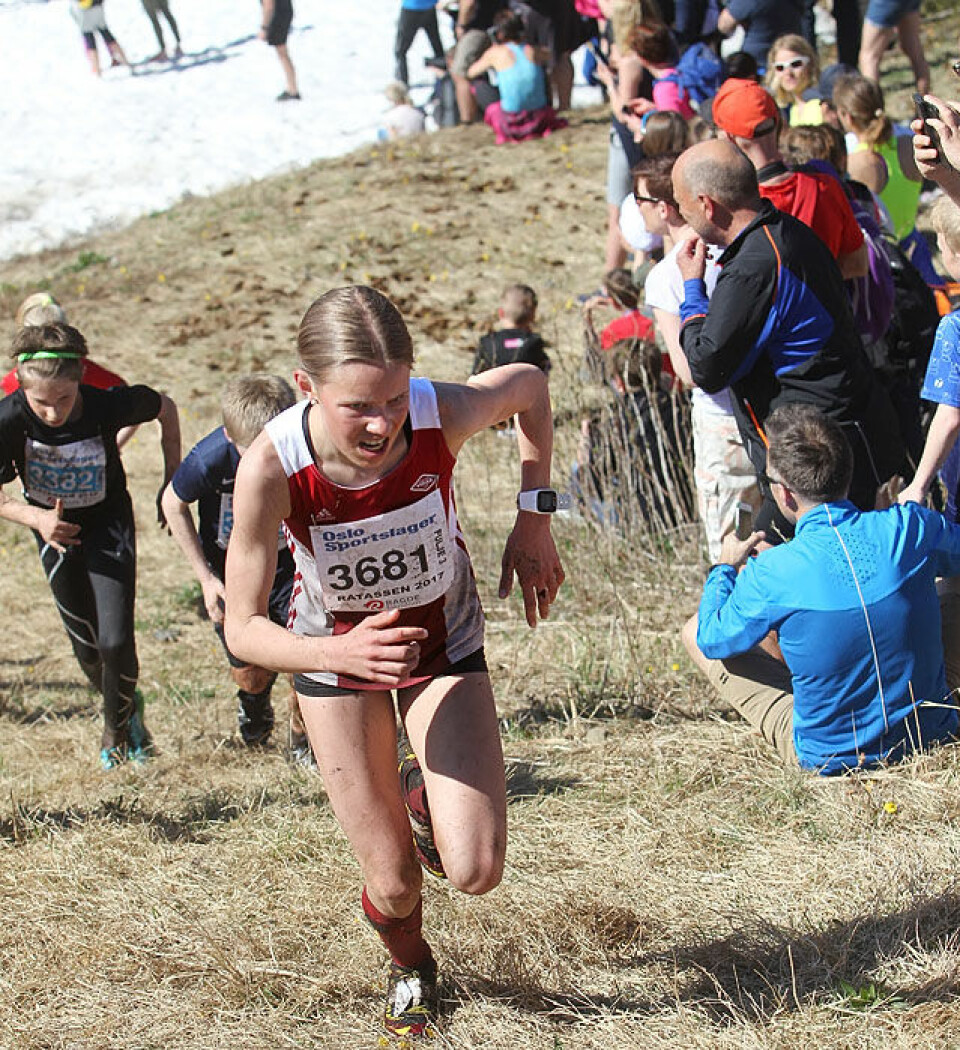 Nydalens Skiklub tok dobbel i sommervarmt Råskinn (39 bilder og 3 videoer) Pernille_Antonsen_vinner_14-15aar_beste_jente_A20G3537.jpg