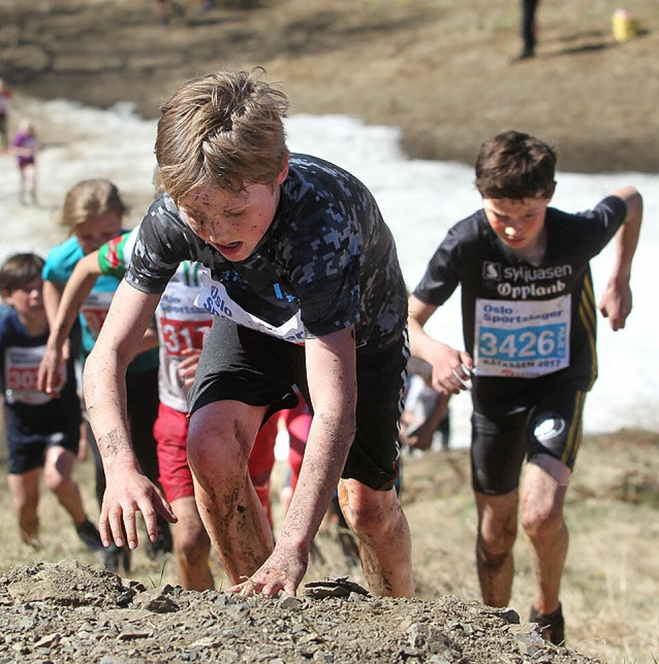 Nydalens Skiklub tok dobbel i sommervarmt Råskinn (39 bilder og 3 videoer) Lars_J-Hauge_foerst_Mathias_Hoelsveen_3426_nr3_12-13aar_A20G3403.jpg