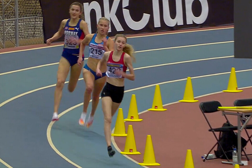 Per Svela og Sigrid Jervell Våg tok sølvet på 3000 meter i nordisk mesterskap Tre_beste_jenter_3000m.jpg