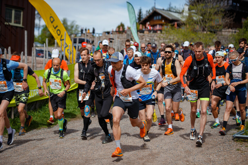 Tobias Dahl Fenre med sterk seier i Ecotrail 50 km ecotrail-tobias-dahl-fenre-fra-start.jpg