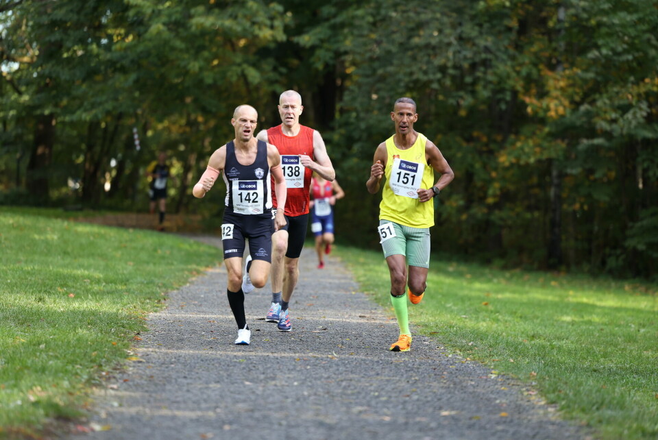 Fighting face, Håkon Helge Hjemly (142) med sine to hardeste konkurrenter på 6 km, Terje Gulbrandsen (138) og Rashid Abdi Handule (151). (Foto: Samuel Hafsahl) Fighting face, Håkon Helge Hjemly (142) med sine to hardeste konkurrenter på 6 km, Terje Gulbrandsen (138) og Rashid Abdi Handule (151). (Foto: Samuel Hafsahl)