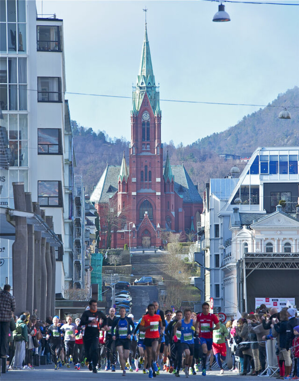 Hafsås-rekord i Bergen City Marathon mens Mulugeta løp halv på 1.06.59