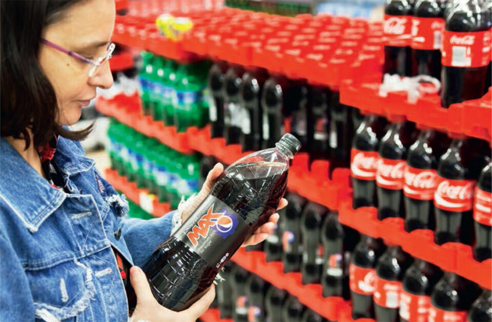 Vann er den anbefalte tørstedrikken, men hva er best og verst hvis en først skal drikke brus? (Foto: iStockphoto) Vann er den anbefalte tørstedrikken, men hva er best og verst hvis en først skal drikke brus? (Foto: iStockphoto)