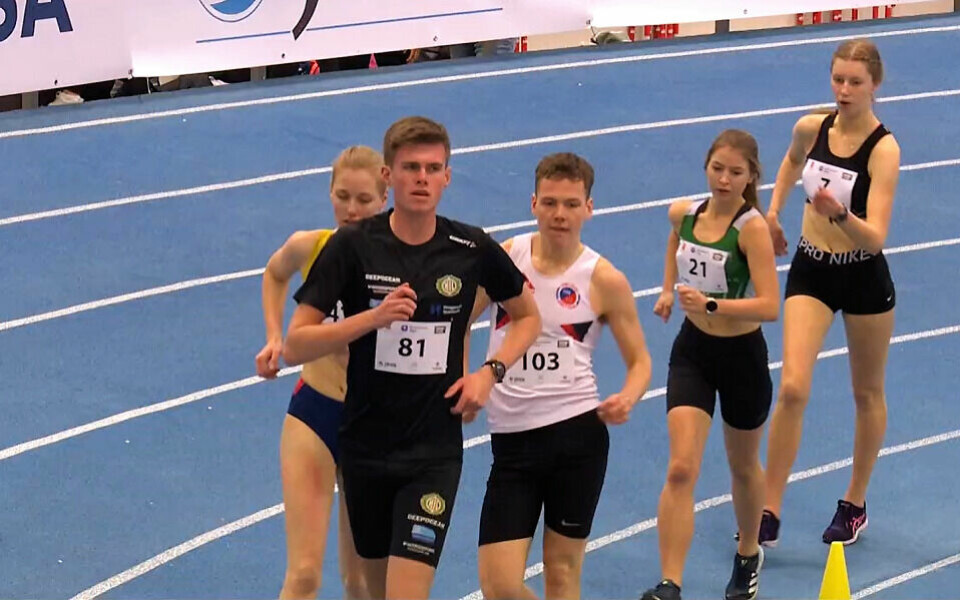 NM-feltet med to menn og tre kvinner samlet på første runde i Ulsteinhallen. (Skjermdump fra mesterskapets streaming) NM-feltet med to menn og tre kvinner samlet på første runde i Ulsteinhallen. (Skjermdump fra mesterskapets streaming)
