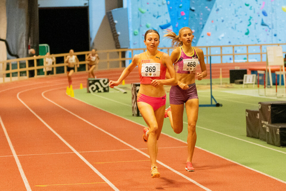 Ingeborg Østgård (til venstre) spurta forbi Wilma Bekkemoen Torbiörnsson og vant 1500 meteren i Norgeslekene Inne. (Foto: Einar Børve) Ingeborg Østgård (til venstre) spurta forbi Wilma Bekkemoen Torbiörnsson og vant 1500 meteren i Norgeslekene Inne. (Foto: Einar Børve)