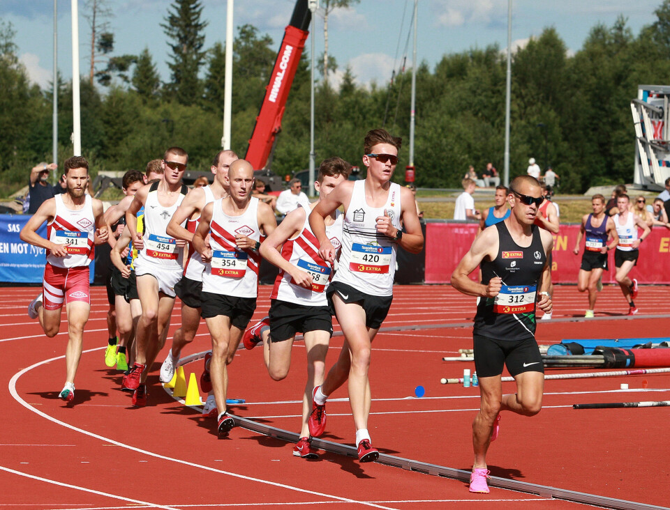 Mikkel Blikstad Thomassen vant B-finalen på 10000 meter 10000m_menn_B-heat_feltet_sprekker_opp_etter_et_par_runder_AZ3T1455.jpg