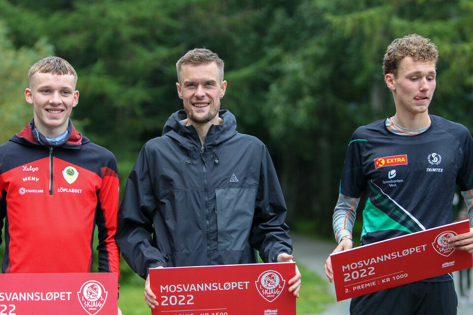 Premiepallen for menn i Mosvannsløpet: Nikolai Gundersen, Filip Ingebrigtsen og Benjamin Rettore. (Alle foto: Einar Søndeland) Premiepallen for menn i Mosvannsløpet: Nikolai Gundersen, Filip Ingebrigtsen og Benjamin Rettore. (Alle foto: Einar Søndeland)