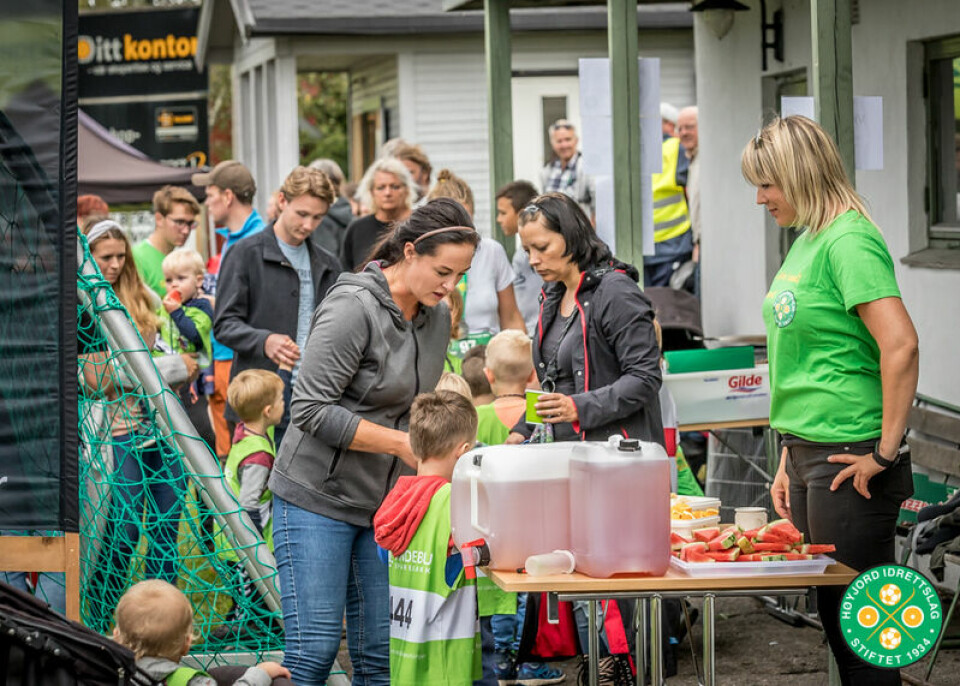 Høyjord rundt og rundt: Vår opplevelse som ny løpsarrangør Servering_barn.jpg