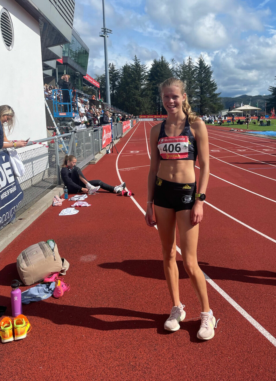 Junior-NM: Malin Hoelsveen og Ingeborg Østgård vant også 800-meteren 800m ku20 - Hoelsveen etter seier.jpg