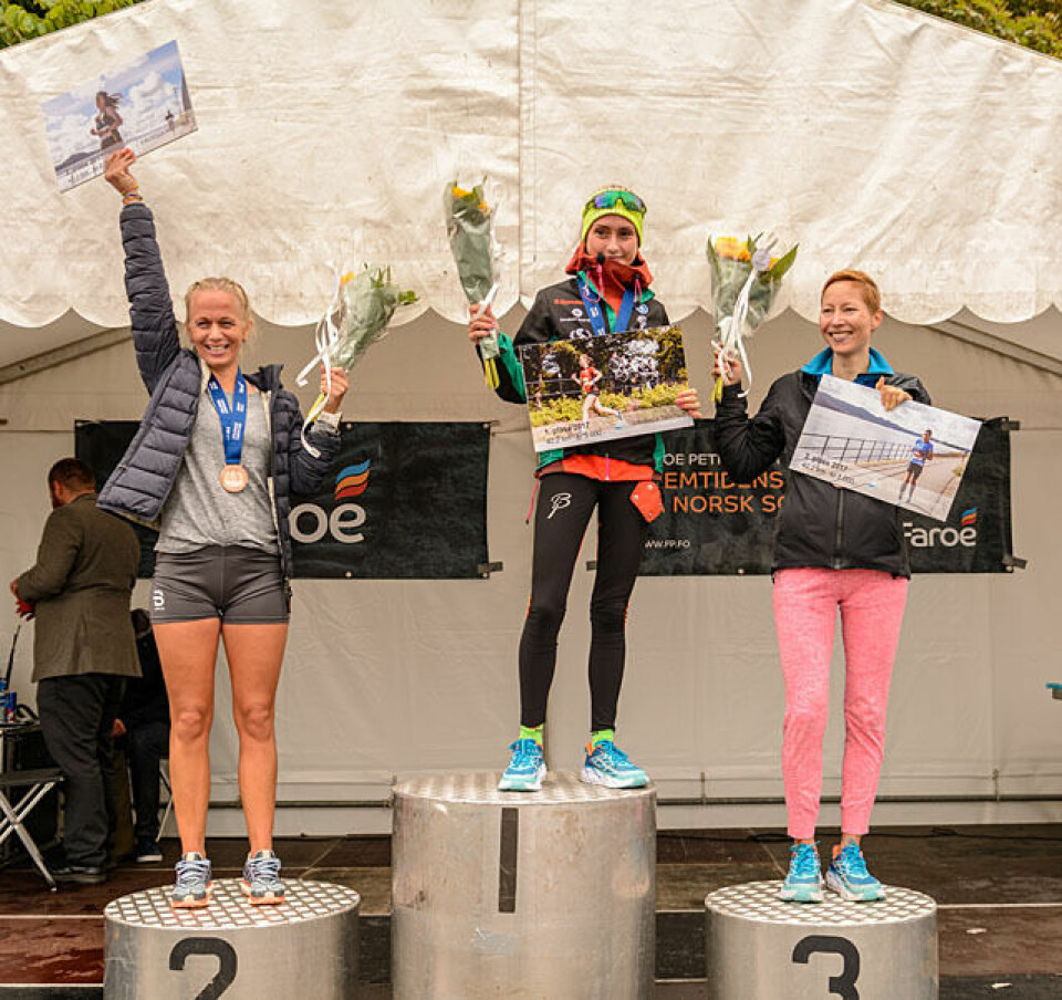 Cecilie Klungtveit og Erlend Aano best på maraton i Stavanger Pall maraton kvinner.jpg
