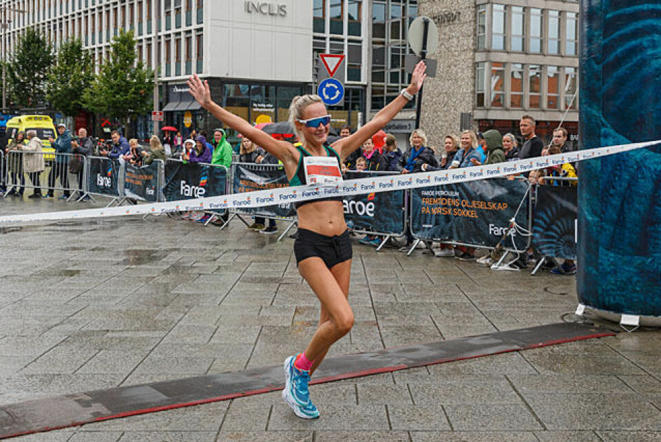 Cecilie Klungtveit og Erlend Aano best på maraton i Stavanger Cecilie Klungtveit i maal.jpg