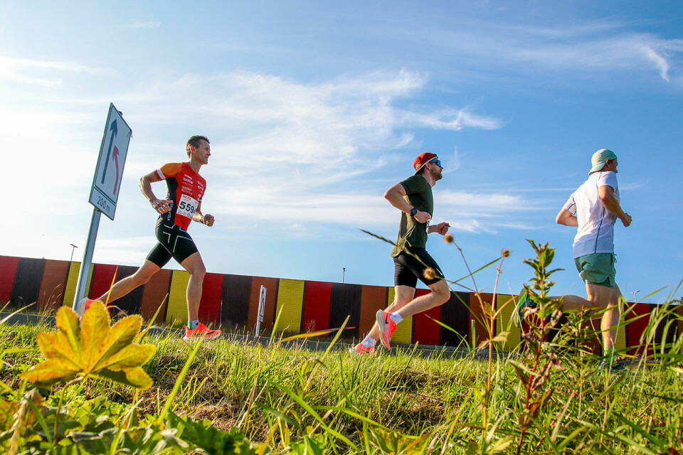 Her kjempes det om en god tid og en pallplass på den siste delen av 10 km: Fredrik Madsen, Tom-Erik Sund og Otto Rosendahl. (Foto: Arne Dag Myking) Her kjempes det om en god tid og en pallplass på den siste delen av 10 km: Fredrik Madsen, Tom-Erik Sund og Otto Rosendahl. (Foto: Arne Dag Myking)