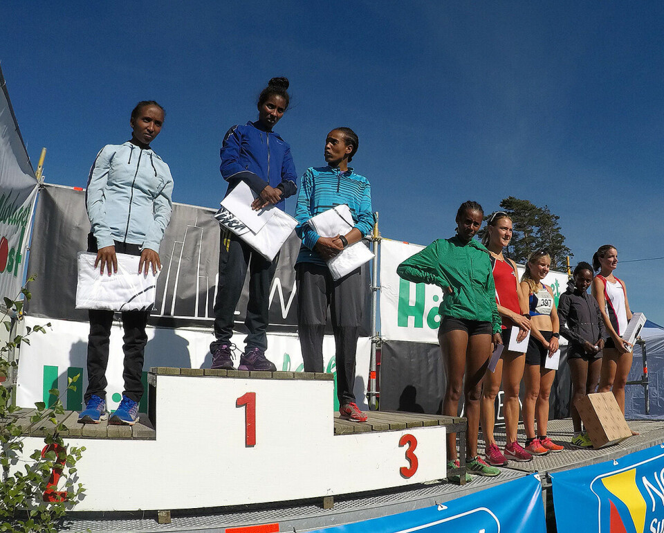 Rundt 800 valgte Strømstadmilen framfor fotball-VM 10km-pall-kvinner-elite-GOPR2408.jpg