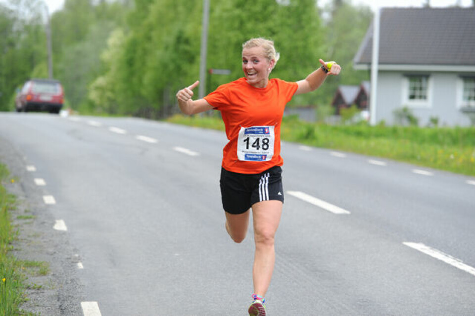 Glad: Heidi Bye fra Spenst/Morgenbaderne tar seg tid til å hilse på fotografen. Totalt ligger de nå på 53. plass. Foto: Arne Brunes. Glad: Heidi Bye fra Spenst/Morgenbaderne tar seg tid til å hilse på fotografen. Totalt ligger de nå på 53. plass. Foto: Arne Brunes.