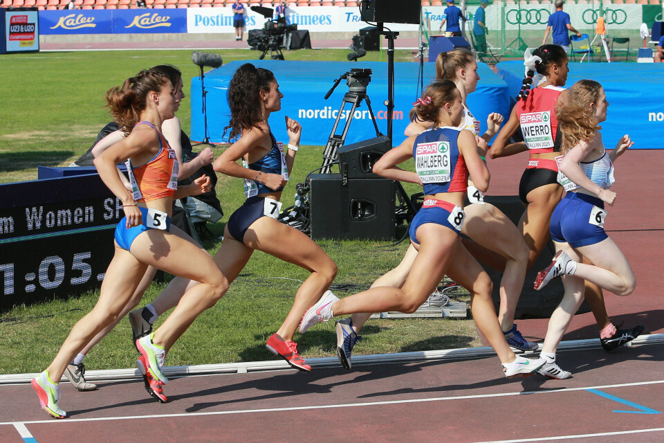 Begge de norske jentene overrasket og er finaleklare på 800 m En_lang_sving_for_Wahlberg_bane2_pluss_AZ3T0378.jpg