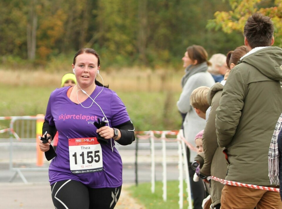 Tung start: Det var tungt å starte løpingen med mange ekstra kilo å bære på, men Thea ga seg ikke. Foto: Roy Stranna/Strannafoto Thea Anette Stenersen