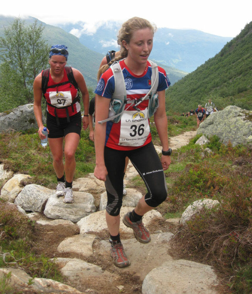 1730 til topps i Skåla Opp 640_36_Petra_og 87_Anita_FotoChr