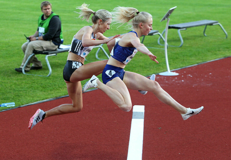 Nordisk duell: Danmarks U23-europamester i terrengløp, Anna Emilie Møller, og Karoline Bjerkeli Grøvdal holdt følge det meste av løpet. (Foto: Kjell Vigestad) Nordisk duell: Danmarks U23-europamester i terrengløp, Anna Emilie Møller, og Karoline Bjerkeli Grøvdal holdt følge det meste av løpet. (Foto: Kjell Vigestad)