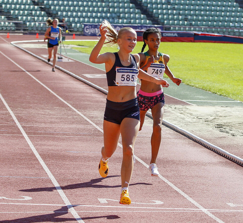 Jevnt mellom Venus Abraham Teffera og Tuva Alme på 3000 meter J-16 3000m Vinner 585_H9F4691.jpg
