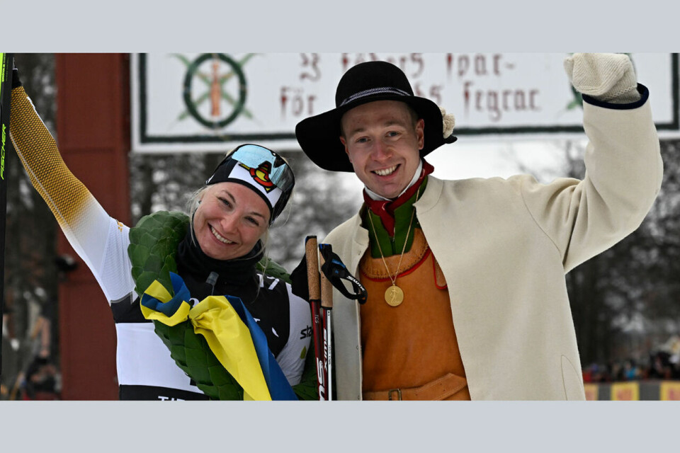 Kati Roivas sørget for at det for første gang i historien ble en finsk jente som kunne posere med laurbærkransen som det synlige bevis på seier i Tjejvasan. (Foto: Vasaloppet) Kati Roivas