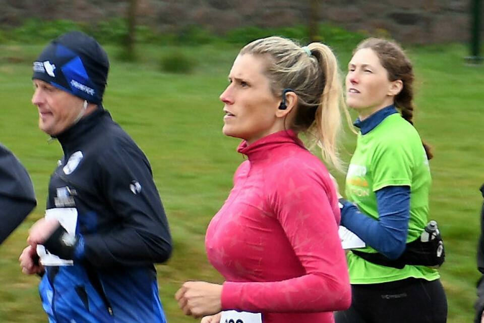 Våt, men deilig Fevik halvmaraton Fevik halvmaraton 11AnetteKjellesvik.jpg