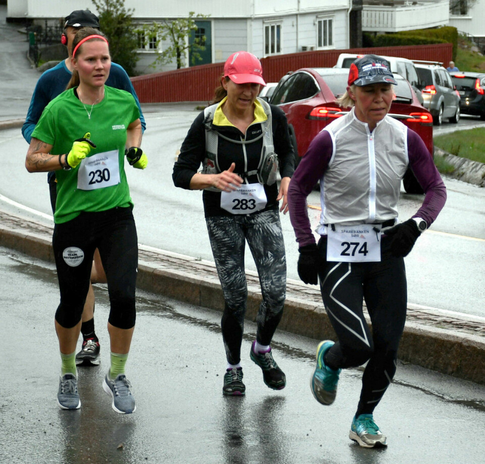 Våt, men deilig Fevik halvmaraton Fevik halvmaraton 16SolveigGanasMflere.jpg