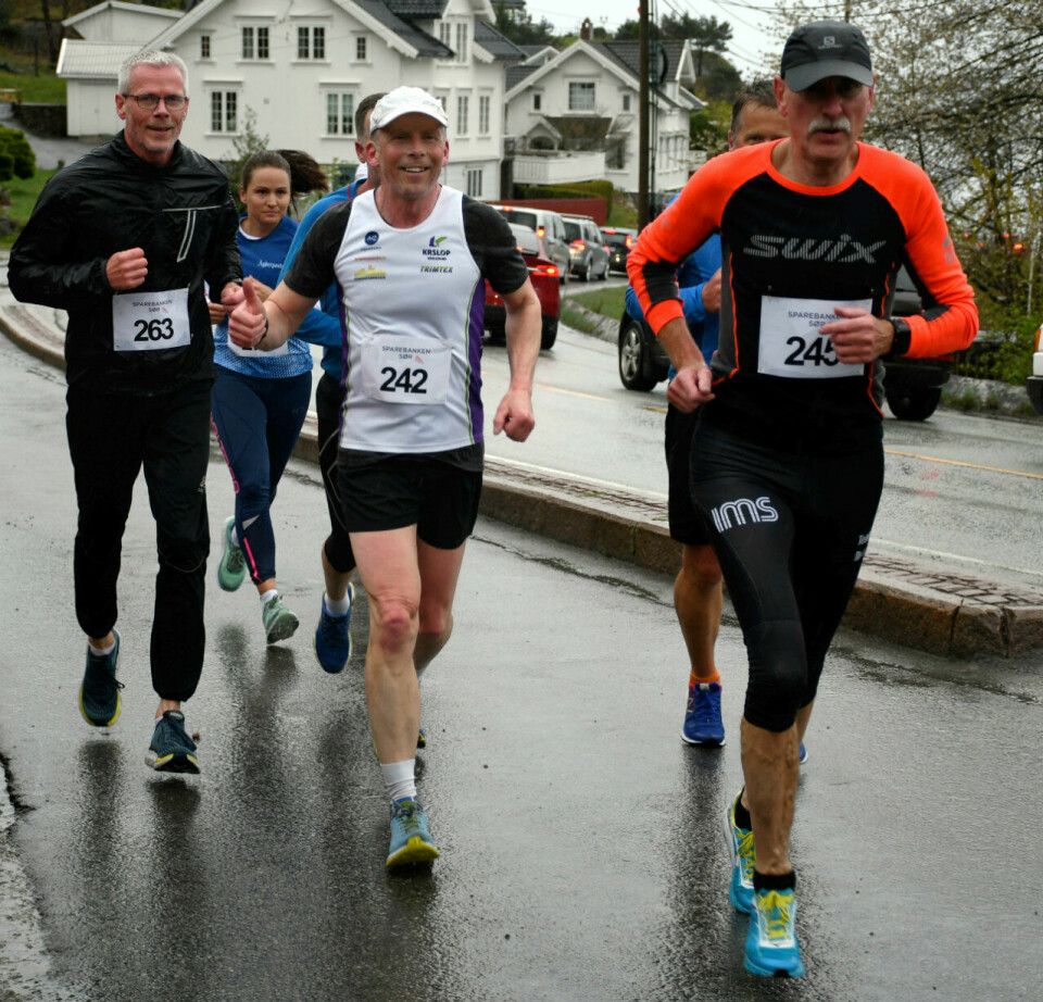 Våt, men deilig Fevik halvmaraton Fevik halvmaraton 13MarksethMflere.jpg