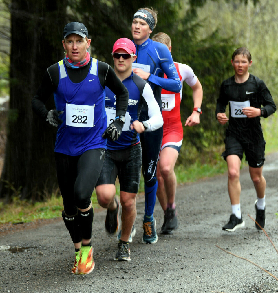 Våt, men deilig Fevik halvmaraton Fevik halvmaraton 14LyngrothOgImas.jpg
