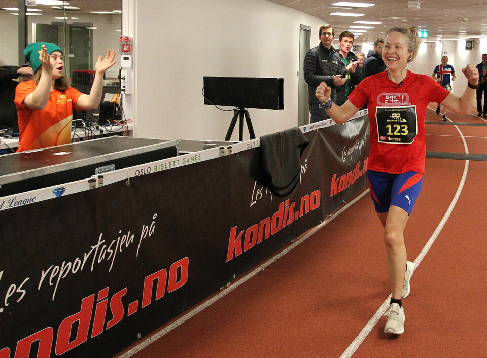 Bislett 24-tiumers var nest siste av rekordmange 66 norske ultraløp i 2019. På bildet ser vi Therese Falk som heies fram av Angela til NM-gull. (Foto: Kjell Vigestad) Bislett 24-tiumers var nest siste av rekordmange 66 norske ultraløp i 2019. På bildet ser vi Therese Falk som heies fram av Angela til NM-gull. (Foto: Kjell Vigestad)
