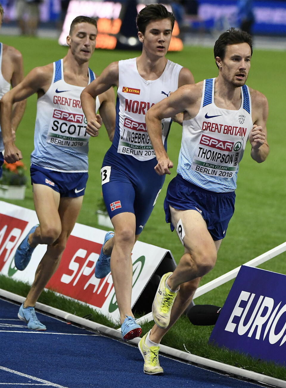 3 kvinner under 31.00 og 5 menn under 27.20 på 10 000 m i USA sist helg Mark_Scott_Jakob_Ingebrigtsen_Chris_Thompson_foto_Bjoern_Johannessen.jpg