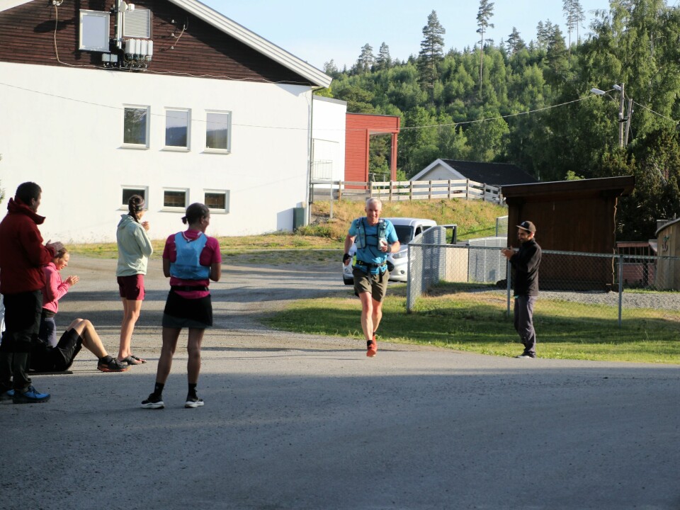 Amund Hagen Kristiansen først gjennom St.Hansnatta i HHT Ultra Karl Frode Ring.jpg