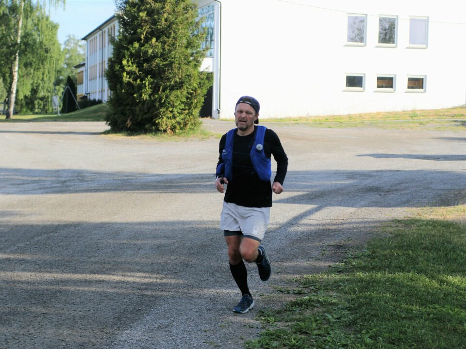 Amund Hagen Kristiansen først gjennom St.Hansnatta i HHT Ultra Kristian Træland.jpg