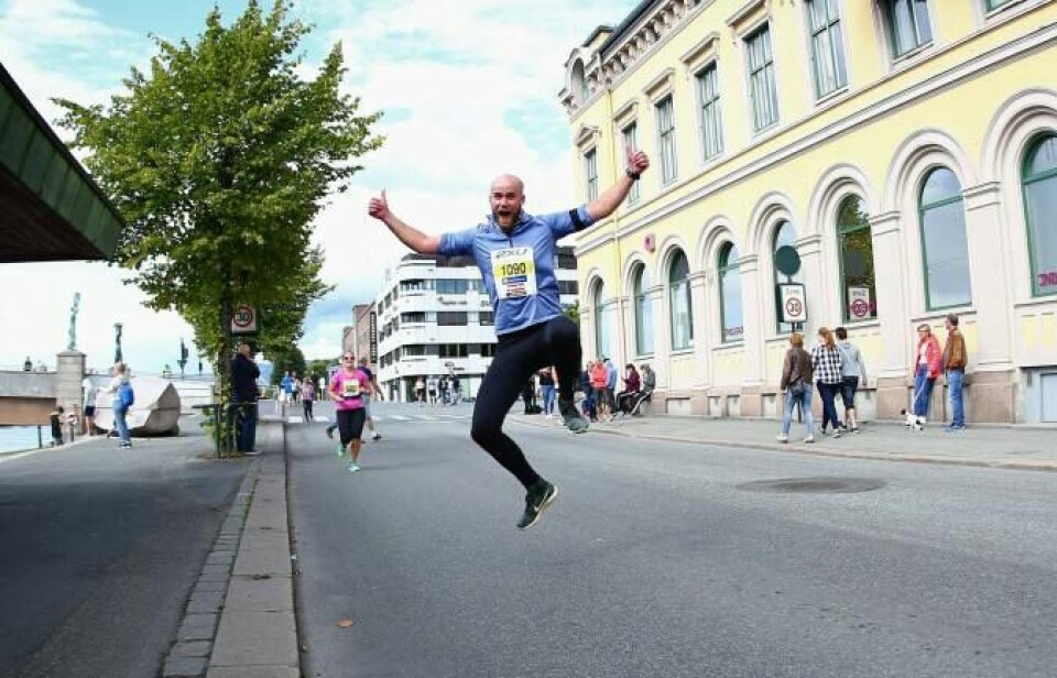 SÅNN vil vil vi se Drammen. I pur løpelykke. (Foto: Bjørn Hytjanstorp) SÅNN vil vil vi se Drammen. I pur løpelykke. (Foto: Bjørn Hytjanstorp)